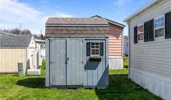 92 Bayview Pkwy, Middletown, RI 02842