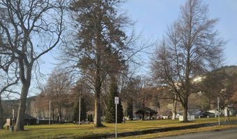 204 N WALNUT St, Bingen, WA 98605