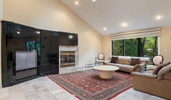 29 Sunset Rd S, Albertson, NY 11507