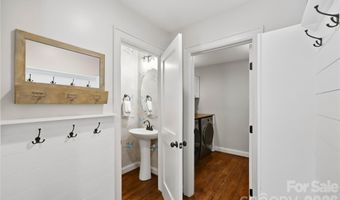 2424 Kingsbury Dr, Charlotte, NC 28205