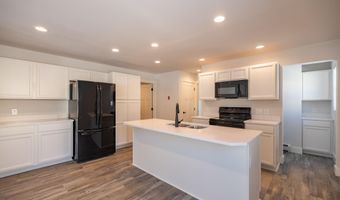 17 Streamside Dr, Auburn, ME 04210