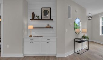 5617 23RD St N, Arlington, VA 22205