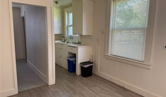 44 Crest St, Middletown, RI 02842
