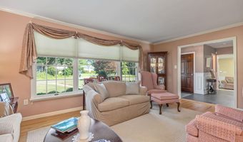 44 Devonshire Ct, Middletown, NJ 07748