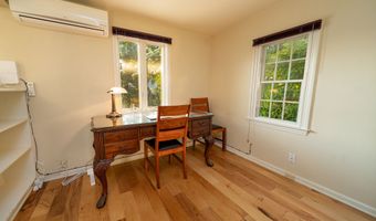 5 Shore Dr, Branford, CT 06405