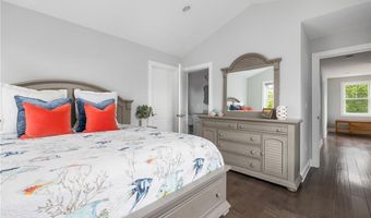 36 Wanda St, Narragansett, RI 02882