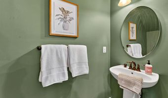 42227 PIEBALD Sq, Aldie, VA 20105