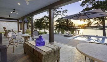 927 N Shore Dr, Biloxi, MS 39532