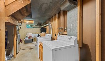 2376 Hiddengarden Ct, Ballwin, MO 63021