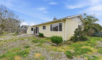 835 12TH St, Bandon, OR 97411