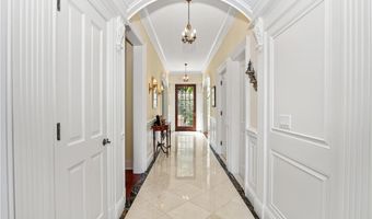 26 Pequot Ln, New Canaan, CT 06840