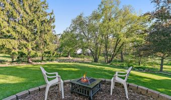 1045 Helen Dr, Algonquin, IL 60102