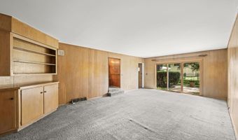2110 E Eastman Ct, Arlington Heights, IL 60004