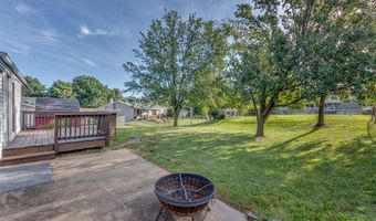 382 Cedar Run Dr, Ballwin, MO 63021