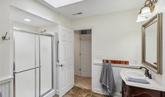 838 Lynnhaven Ln, Akron, OH 44313