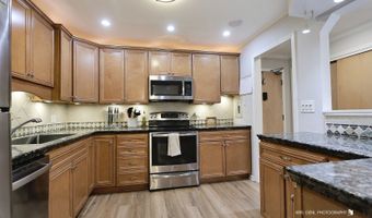 510 W MINER St 1D, Arlington Heights, IL 60005