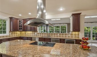 10 Lovegreen Ln, East Greenwich, RI 02818