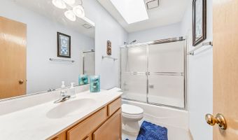 275 Farmhill Dr, Algonquin, IL 60102