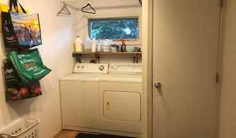 75 Union Ave, Amityville, NY 11701