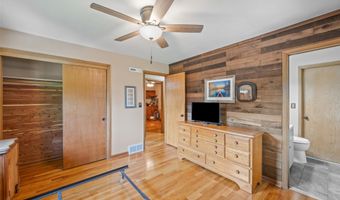 6823 NW Golden Ln, Des Moines, IA 50313