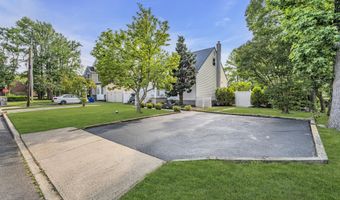 2 8th St, Aberdeen, NJ 07747
