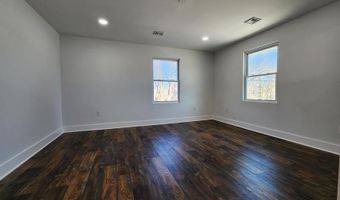 105 Summit Ave, Belford, NJ 07718
