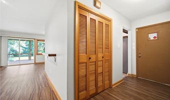 1097 Oak Tree Rd, Akron, OH 44320