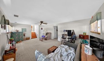 178 W SHELLEY Dr, Claymont, DE 19703