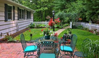 932 Amity Rd, Bethany, CT 06524