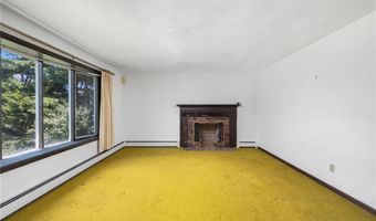49 Magnolia Ln, Coventry, RI 02816