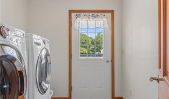 3 Courtney Ln, Hopkinton, RI 02832