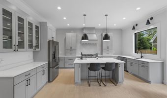 414 N MONROE St, Arlington, VA 22201