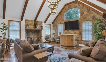 42 Ottomanelli Dr, Albrightsville, PA 18210