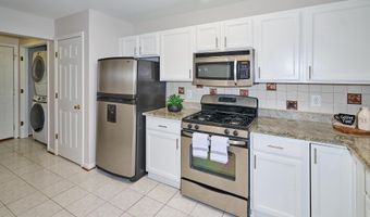 6607 NETTIES Ln 1601, Alexandria, VA 22315