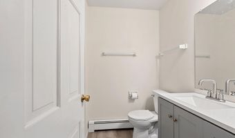 1909 N NICHOLAS St, Appleton, WI 54914