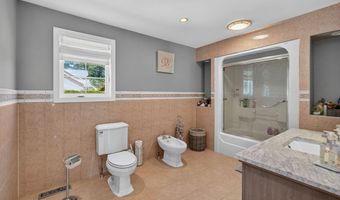 63 Ansel White Dr, Acushnet, MA 02743