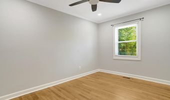 2935 LANDOVER St, Alexandria, VA 22305