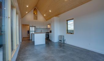 8 Quonset Way, Carson, NM 87517
