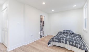 4702 MEADE St NE, Washington, DC 20019