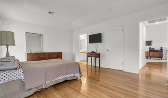 6 Snowdon Ct, Toms River, NJ 08757