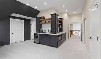 5272 Greyson Heights Dr, Auburn, IN 46706
