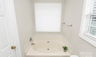 7707 Brisbane Ct, Charlotte, NC 28215