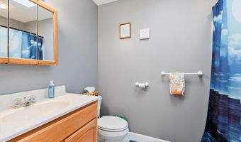 80 TOMAHAWK Trl, Cranston, RI 02921