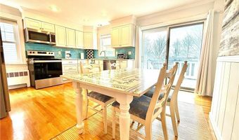 5 Byrnes St, Newport, RI 02840