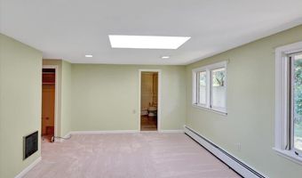 73 South St, Burlington, VT 05401