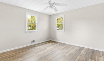 4 Ellsworth St, Warwick, RI 02886