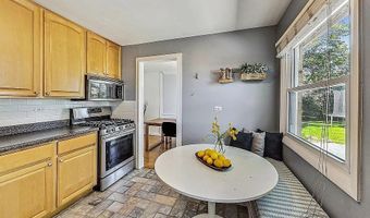 318 W Hackberry Dr, Arlington Heights, IL 60004