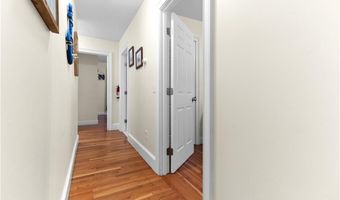 4 Goodwin St 1, Newport, RI 02840