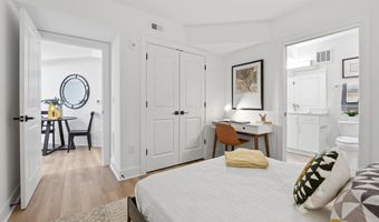 701 N HENRY St 210, Alexandria, VA 22314