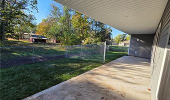 32 E 7th St, Adrian, MO 64720